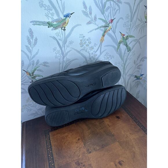 PFR Women's CLARKS Sz 8 Black leather Classic Square toe Low Wedge Loafers Shoe - Picture 6 of 7